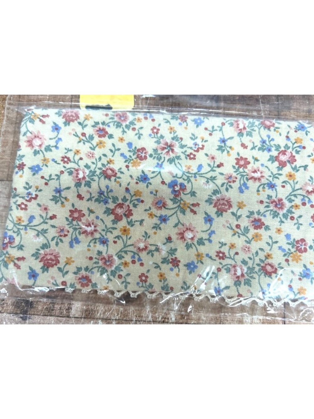 Janlynn Personal Wares 14 Count Evenweave Tissue Holder Cross Stitch 3x5 Inches - Picture 2 of 2